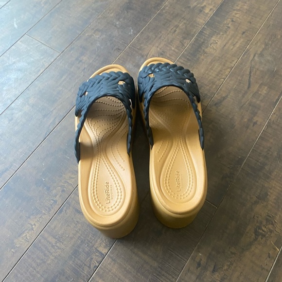 Crocs Brooklyn Woven heels - Picture 7 of 11